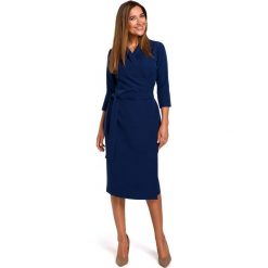 Sukienka na zakładkę z paskiem - granatowa. Sukienki damskie Style, s, bez wzorów, z elastanu, eleganckie, bez kołnierzyka, bez rękawów, dopasowane. W wyprzedaży za 189,00 zł.