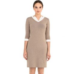 Sukienka w kolorze beżowym. Brązowe sukienki damskie Far Far Fashion, Ryłko by Agnes&Paul, na co dzień, bez wzorów, bez kołnierzyka, bez rękawów, proste. W wyprzedaży za 79,95 zł.