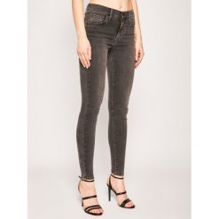 Jeansy Skinny Fit Levi's® 720™ 52797-0093. Czarne jeansy damskie s. W wyprzedaży za 299,00 zł.