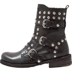 Felmini VERDY Botki kowbojki i motocyklowe black. Czarne botki damskie marki Felmini, ze skóry, bez obcasa, bez zapięcia. Za 839,00 zł.