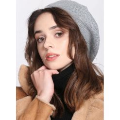 Szary Beret Spring Look. Szare berety damskie Born2be, z aplikacjami. Za 79,99 zł.