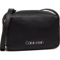Torebka CALVIN KLEIN - Ck Must Camerabag K60K606330 BAX. Czarne listonoszki damskie Calvin Klein, bez wzorów, ze skóry ekologicznej, bez dodatków. Za 299,00 zł.
