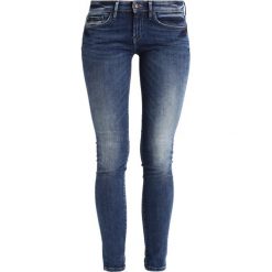Denham SHARP Jeans Skinny Fit dark blue. Niebieskie rurki damskie marki Denham, z elastanu. W wyprzedaży za 535,20 zł.