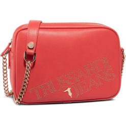 Torebka TRUSSARDI JEANS - Camera Bag 75B00897 R005. Czerwone torebki klasyczne damskie Trussardi Jeans, bez wzorów, z jeansu, biznesowe, bez dodatków. W wyprzedaży za 289,00 zł.