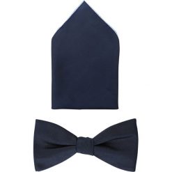 VON FLOERKE SET Mucha blue. Niebieskie krawaty męskie VON FLOERKE, z jedwabiu. Za 209,00 zł.