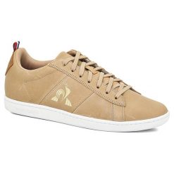 LE COQ SPORTIF COURTCLASSIC PRINTEMPS > 2010191. Trampki męskie le coq sportif, z aplikacjami, ze skóry, eleganckie, bez zapięcia. Za 329,99 zł.