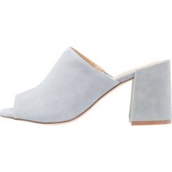 Klapki damskie: Chinese Laundry SAMMY Klapki grey