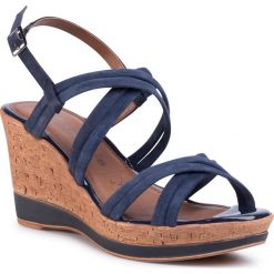 Sandały TAMARIS - 1-28009-24 Navy 805. Niebieskie klapki damskie Tamaris, bez wzorów, z zamszu, bez obcasa, na obcasie. Za 239,00 zł.
