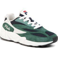 Sneakersy FILA - V94M S 1010917.51D Everglade. Zielone sneakersy męskie Fila, na co dzień, bez wzorów, ze skóry, eleganckie, bez zapięcia. W wyprzedaży za 339,00 zł.