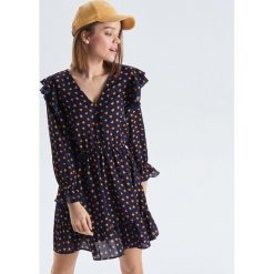Lekka sukienka w kwiaty - Granatowy. Niebieskie sukienki damskie marki Cropp, s, w kwiaty, bez kołnierzyka, bez rękawów. Za 89,99 zł.