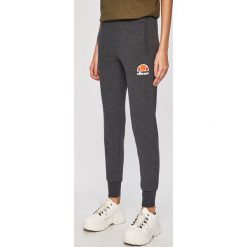 Ellesse - Spodnie. Niebieskie spodnie damskie Ellesse, z nadrukiem, z bawełny, casualowe. W wyprzedaży za 149,90 zł.