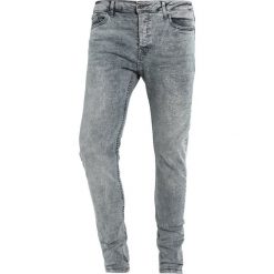 Topman Jeans Skinny Fit grey. Niebieskie rurki męskie marki Tiffosi. W wyprzedaży za 135,20 zł.