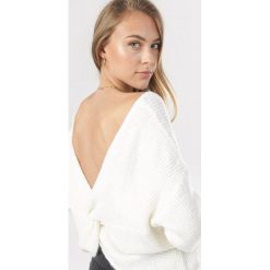 Biały Sweter Berinaya. Białe swetry damskie Born2be, s, bez wzorów, bez rękawów, bez kaptura. Za 129,99 zł.