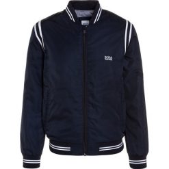 BOSS Kidswear Kurtka zimowa marine. Niebieskie kurtki chłopięce marki BOSS Kidswear, na zimę, z poliesteru. Za 599,00 zł.