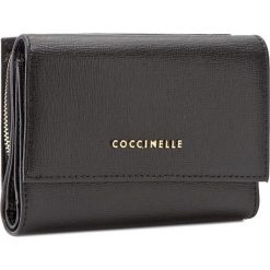 Duży Portfel Damski COCCINELLE - AW1 Metallic Saffiano E2 AW1 11 66 01 Noir 001. Czarne portfele damskie marki Coccinelle, ze skóry. W wyprzedaży za 419,00 zł.