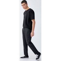 Spodnie chinosy w kratkę vichy. Szare spodnie męskie marki Pull&Bear, m, w kratkę. Za 129,00 zł.