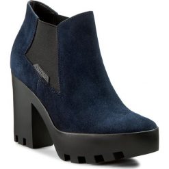 Botki CALVIN KLEIN JEANS - Sandy R3493 Midnight. Niebieskie buty zimowe damskie marki Calvin Klein Jeans, z jeansu, na obcasie. W wyprzedaży za 309,00 zł.