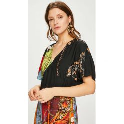 Desigual - Sukienka. Szare sukienki damskie Desigual, na co dzień, s, bez wzorów, z poliesteru, casualowe, bez kołnierzyka, z krótkim rękawem, krótkie, mini, proste. W wyprzedaży za 269,90 zł.