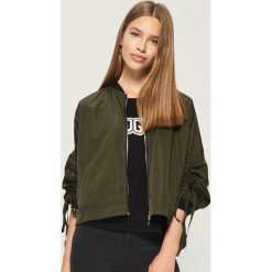 Kurtka bomber - Khaki. Brązowe bomberki damskie Sinsay, l. W wyprzedaży za 49,99 zł.