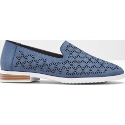 Buty wsuwane z pianką youfoam bonprix niebieski. Niebieskie baleriny damskie bonprix, bez wzorów, bez obcasa. Za 79,99 zł.