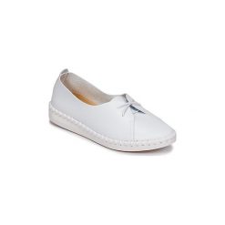 Derby LPB Shoes DEMY. Białe półbuty damskie marki LPB Shoes, bez wzorów, bez obcasa, bez zapięcia. Za 159,20 zł.