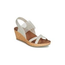 Sandały Skechers BEVERLEE. Brązowe sandały damskie Skechers, bez wzorów, bez obcasa, bez zapięcia. W wyprzedaży za 119,40 zł.