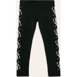 Calvin Klein Jeans - Legginsy dziecięce 116-176 cm. Czarne spodnie dziewczęce Calvin Klein Jeans, z nadrukiem, z elastanu. Za 229,90 zł.