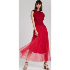 Bordowa Sukienka Jackson. Czerwone sukienki damskie Renee, na imprezę, s, bez wzorów, z dzianiny, eleganckie, bez kołnierzyka, bez rękawów, maxi, rozkloszowane. Za 139,99 zł.