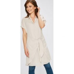 Pepe Jeans - Sukienka Malu. Szare sukienki damskie Pepe Jeans, na co dzień, s, bez wzorów, z poliesteru, casualowe, bez kołnierzyka, z krótkim rękawem, krótkie, mini, proste. W wyprzedaży za 199,90 zł.