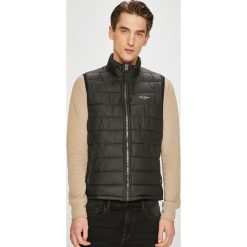 Pepe Jeans - Bezrękawnik Dilke. Czarne płaszcze męskie Pepe Jeans, m, bez wzorów, z poliesteru, bez kaptura. W wyprzedaży za 269,90 zł.