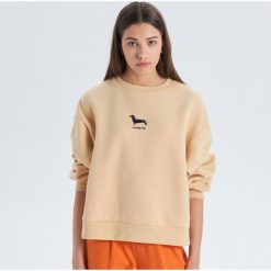 Bluza oversize z nadrukiem - Beżowy. Brązowe bluzy damskie Cropp, s, z nadrukiem, bez rękawów, bez kaptura. W wyprzedaży za 29,99 zł.