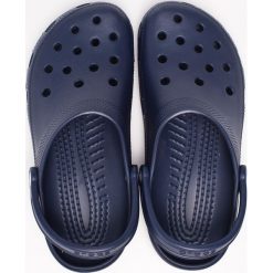 Crocs - Klapki. Szare kapcie męskie Crocs, bez wzorów, z materiału. Za 199,90 zł.