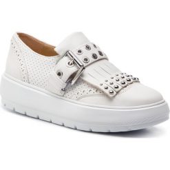 Półbuty GEOX - D Kaula D D92AND 00085 C1000 White. Białe półbuty damskie Geox, z aplikacjami, ze skóry ekologicznej, bez obcasa, na obcasie, bez zapięcia. W wyprzedaży za 339,00 zł.
