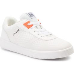 Sneakersy GEOX - J Kommodor B. B J925PB 01454 C1000 D White. Białe półbuty dziewczęce Geox, na sznurówki. W wyprzedaży za 159,00 zł.