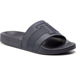 Klapki TOMMY HILFIGER - Th Seasonal Pool Slide FM0FM02077 Midnight 403. Niebieskie klapki męskie TOMMY HILFIGER, bez wzorów, ze skóry ekologicznej. W wyprzedaży za 159,00 zł.