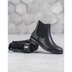 CZARNE BOTKI DAMSKIE. Czarne botki damskie FILIPPO, bez obcasa, bez zapięcia. Za 109,90 zł.
