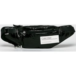 Calvin Klein - Nerka. Czarne nerki damskie Calvin Klein, w paski, z materiału, bez dodatków. Za 299,90 zł.