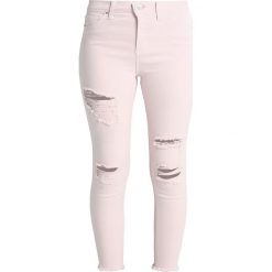 Topshop SUPER RIP JAMIE NEW Jeans Skinny Fit lightpink. Czerwone jeansy damskie marki Topshop, z elastanu. W wyprzedaży za 188,30 zł.