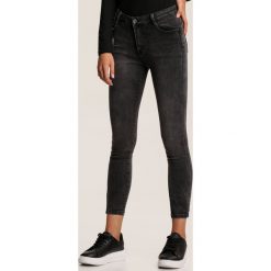 Ciemnoszare Jeansy Skinny Borrila. Szare jeansy damskie Renee. Za 99,99 zł.