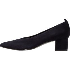 Corte Della Pelle GIARDA Czółenka blu notte. Niebieskie buty ślubne damskie Corte Della Pelle, z materiału. Za 839,00 zł.