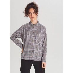 Koszula w kratę - Beżowy. Brązowe koszule damskie Cropp, s, bez wzorów, bez kołnierzyka, bez rękawów. W wyprzedaży za 29,99 zł.