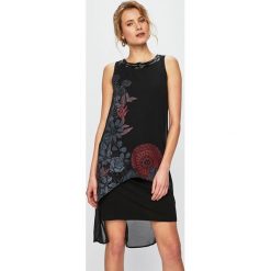 Desigual - Sukienka. Czarne sukienki damskie marki Desigual, na co dzień, z aplikacjami, z elastanu, casualowe, z okrągłym kołnierzem, bez rękawów, midi, proste. Za 399,90 zł.