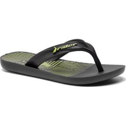 Japonki RIDER - Strike Graphics Kids 11214 Black/Green Lemon 24671. Czarne sandały chłopięce Rider, z tworzywa sztucznego, bez zapięcia. W wyprzedaży za 49,99 zł.