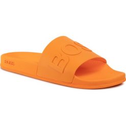 Klapki BOSS - Bay 50425152 10224455 01 Bright Orange 820. Pomarańczowe klapki męskie Boss, z tworzywa sztucznego, bez zapięcia. Za 299,00 zł.
