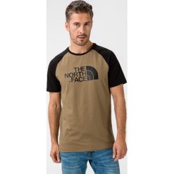 The North Face Koszulka Zielony. Zielone podkoszulki męskie The North Face, xl, z nadrukiem, z bawełny, z krótkim rękawem. Za 152,95 zł.