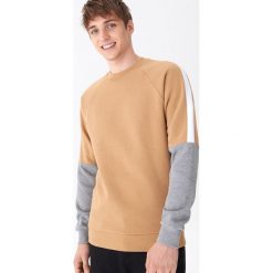 Bluza z łączonych materiałów - Beżowy. Brązowe bluzy męskie House, s, bez wzorów, z materiału, bez kołnierzyka, bez rękawów, bez kaptura. W wyprzedaży za 59,99 zł.