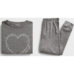Mango Kids - Piżama dziecięca Lovely 110-164 cm. Szare piżamy dziewczęce Mango Kids, z nadrukiem, z bawełny, z długim rękawem. Za 79,90 zł.