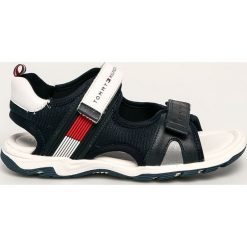 Tommy Hilfiger - Sandały dziecięce. Niebieskie sandały chłopięce TOMMY HILFIGER, z gumy, bez zapięcia. Za 299,90 zł.