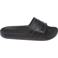 KLAPKI ADILETTE AQUA. Czarne kapcie męskie Adidas, z tworzywa sztucznego. Za 79,99 zł.