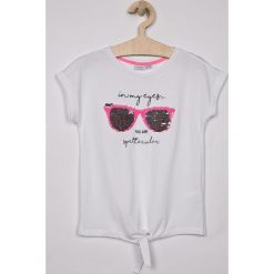 Blukids - Top dziecięcy 134-170 cm. Białe bluzki dziewczęce Blukids, z nadrukiem, z bawełny, z okrągłym kołnierzem, z krótkim rękawem, krótkie, bez kaptura. W wyprzedaży za 29,90 zł.